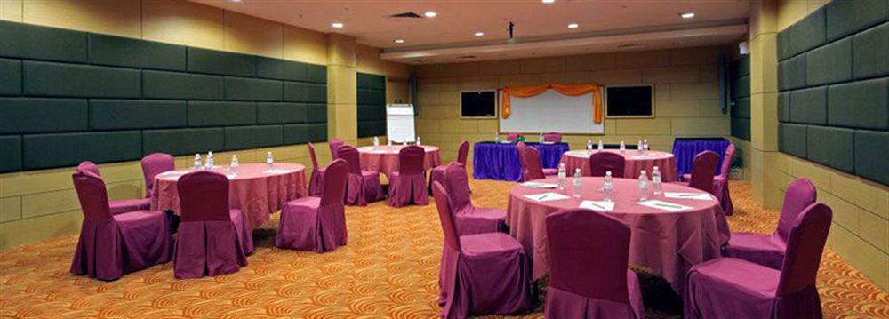 Courtyard Hotel 1Borneo Kota Kinabalu Dış mekan fotoğraf
